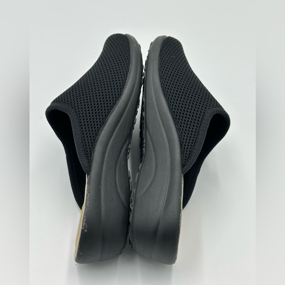 Fly Flot black mesh slip-on clogs with anti- shock anatomic features. Size 39/8 - Picture 7 of 10